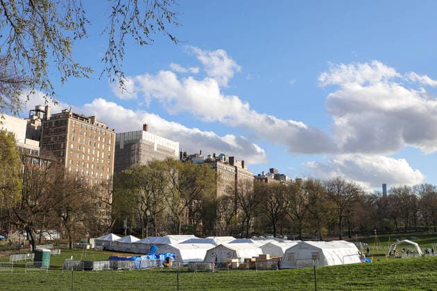 April 9, 2020, New York, New York, United States: Field hospital set up within Central Park in New York in the United States this Thursday, 09. New York City is the epicenter of the Coronavirus pandemic New York United States - ZUMAv122 20200409_zap_v122_009 Copyright: xWilliamxVolcovx