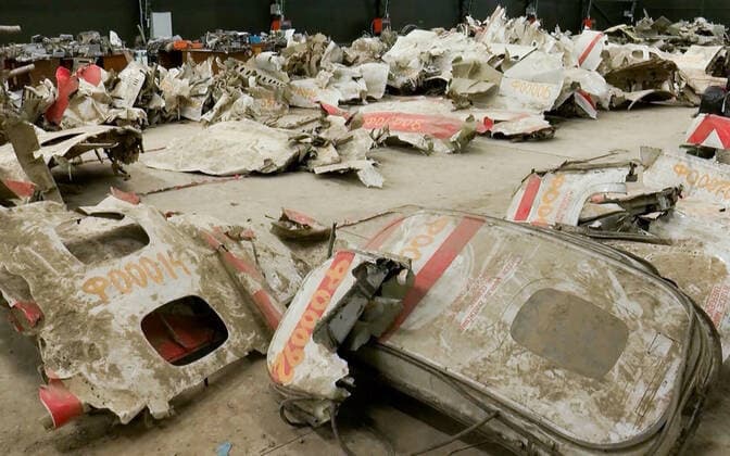Bilder des Jahres 2020, News 04 April News Themen der Woche KW15 News Bilder des Tages SMOLENSK, RUSSIA - APRIL 10, 2020: Wreckage of the Tupolev Tu-154 aircraft seen at the grounds where material evidence in the case of the 2010 Polish Air Force Tu-154 crash is kept. The Tupolev Tu-154 aircraft of the Polish Air Force crashed on April 10, 2010, near the city of Smolensk, Russia, killing all 96 people on board including then Polish President Lech Kaczynski. Video screen grab. Russian Investigative Committee TASS  TS0D51ED