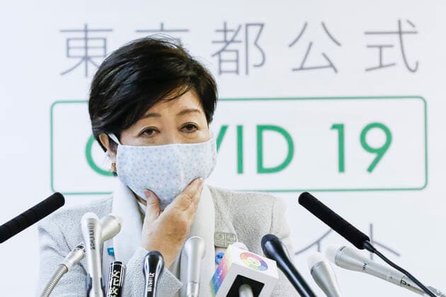 April 10, 2020, Tokyo, Japan: Tokyo Governor Yuriko Koike adjusts her face mask during her regular press conference at the Tokyo Metropolitan Government building. Koike announced new emergency measures to curb the spread of COVID-19 cases in Tokyo. Tokyo Japan - ZUMAm191 20200410_zap_m191_044 Copyright: xRodrigoxReyesxMarinx