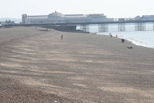 . 10 04 2020. Brighton , United Kingdom. Empty Brighton beach , United Kingdom, during the Good Friday Coronavirus Lockdown.  xStephenxLockx xi-Imagesx IIM-21007-0023