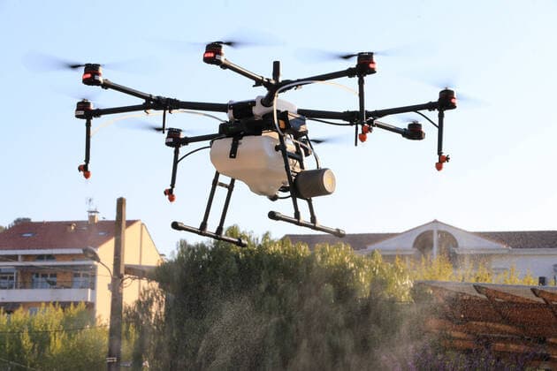 Coronavirus¨Desinfection des rues de Cannes par les services de la voirie. ¨Utilisation d un drone NEWS : Coronavirus - Desinfection rues de Cannes - Crise sanitaire mondiale et la pandemie du Coronavirus Covid19 - 10 04 2020 NicolasGavet Panoramic 