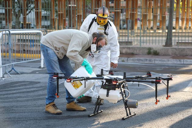 Coronavirus¨Desinfection des rues de Cannes par les services de la voirie. ¨Utilisation d un drone NEWS : Coronavirus - Desinfection rues de Cannes - Crise sanitaire mondiale et la pandemie du Coronavirus Covid19 - 10 04 2020 NicolasGavet Panoramic 