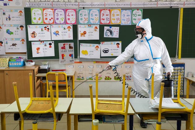 Desinfection ecoles et classes de Cannes NEWS : Coronavirus - Desinfection rues de Cannes - Crise sanitaire mondiale et la pandemie du Coronavirus Covid19 - 10 04 2020 NicolasGavet Panoramic 
