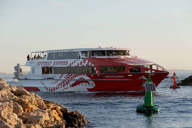 COVID-19 RETURNED TRAVELLERS WA, Passengers from the cruise ship Vasco da Gama are seen arriving on a Rottnest Express ferry to Fremantle harbour after completing their quarantine period on Rottnest Island on Friday, April 10, 2020. About 200 Western Australia passengers where transported to Rottnest Island after the Vasco da Gama docked in Fremantle harbour 15 days ago.( NO ARCHIVING, EDITORIAL USE ONLY, NO USE IN BOOKS WITHOUT CONSENT PERTH WA AUSTRALIA  Copyright: xRICHARDxWAINWRIGHTx 20200410001462853069