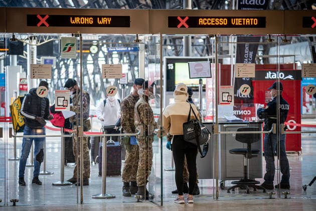 Milan - Central Station. Almost deserted station, very few passengers due to restrictions to prevent coronavirus. Military and police continue checks on entry and exit (Marco Passaro Fotogramma, Milan - 2020-04-10) p.s. la foto e utilizzabile nel rispetto del contesto in cui e stata scattata, e senza intento diffamatorio del decoro delle persone rappresentate  Copyright: xMarcoxPassarox xFOTOGRAMMAx