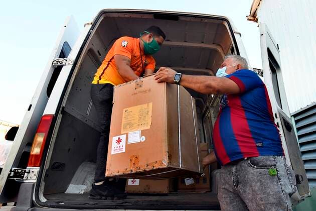 (200410) -- HAVANA, April 10, 2020 (Xinhua) -- Staff members transfer medical supplies donated by China at the Cuban Ministry of Public Health s warehouses in Havana, Cuba, April 9, 2020. Cuba started on Thursday to distribute medical supplies donated by China to help stem the spread of COVID-19 nationwide. Some 500 infrared thermometers, 2,000 sets of protective clothing, goggles and shoe covers, 2,000 N95 face masks and 10,000 surgical masks donated by the Chinese government arrived in Cuba on Sunday night. Also on Sunday, 10,000 protective suits and 100,000 face masks, donated by China s Zhengzhou Yutong Bus Co., reached the country. (Photo by Joaquin Hernandez Xinhua) CUBA-CHINA-COVID-19-CHINESE DONATION