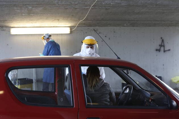 Modena. Drive through swab test to look for asymptomatic people with Coronavirus performed by Ausl staff (ROBERTO BRANCOLINI Fotogramma, Modena - 2020-04-10) p.s. la foto e utilizzabile nel rispetto del contesto in cui e stata scattata, e senza intento diffamatorio del decoro delle persone rappresentate  Copyright: xROBERTOxBRANCOLINIx xFOTOGRAMMAx