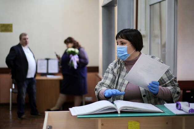 MOSCOW, RUSSIA - APRIL 10, 2020: An employee at the Tagansky registry office. Since March 27, 2020, people can submit applications for a marriage registration in Moscow only by phone or a public services portal, and the Moscow registry offices and wedding palaces do not hold ceremonies with guests. Sergei Bobylev TASS  TS0D536E