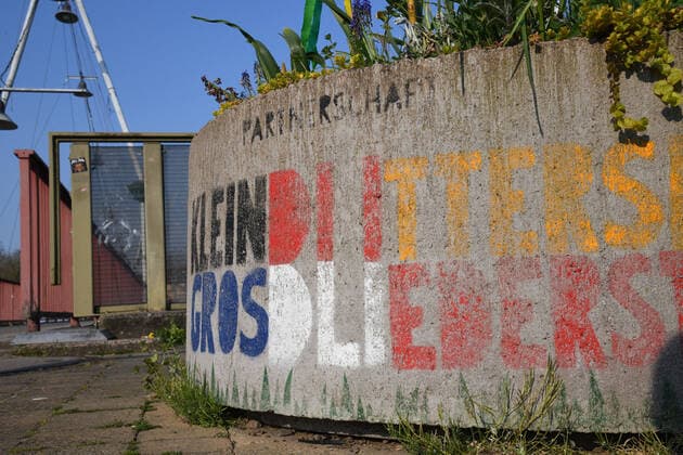 Im Saarländischen Ort Kleinblittersdorf (Freundschaftsbrücke nach Großblittersdorf in Frankreich) ist wegen der Corona-Pandemie am Karfreitag (10.4.2020) die Grenze zwischen Deutschland und Frankreich geschlossen. Die Grenzsperung wegen des Corona-Virus ist ein historisches und einschneidendes Erlebnis für die Menschen.