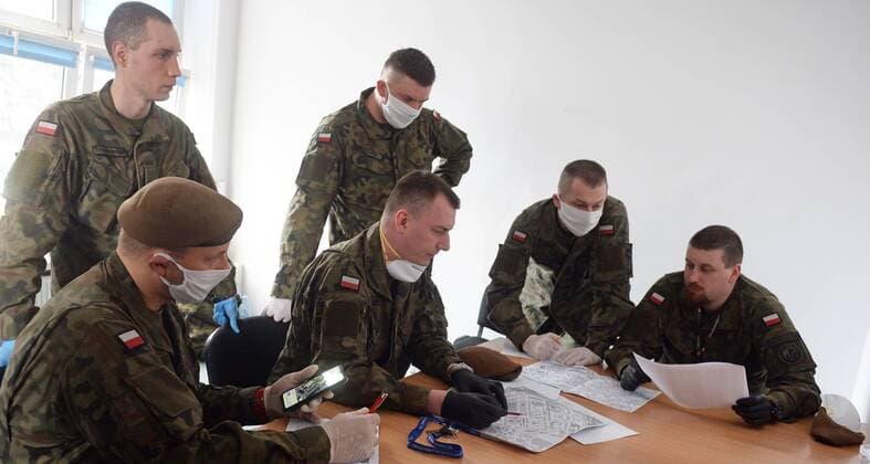 Soldiers of the Territorial Defense Forces deliver food packages before the Easter Soldiers of the Territorial Defense Forces deliver food packages before the Easter within charity action Neighbour to Neighbour to those in need during the coronavirus outbreak on April 10, 2020 in Warsaw, Poland, EN_01424278_0011 
