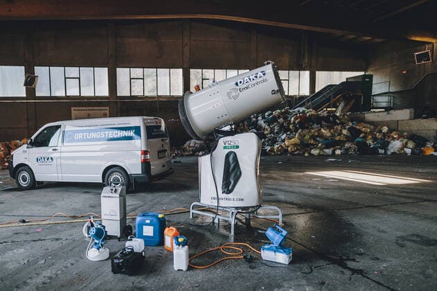 10.04.2020, Hopfgarten im Brixental, AUT, Coronaviruskrise, Oesterreich, im Bild Desinfektion mittels Schneekanone waehrend der Coronavirus Pandemie vor disinfection with a snow blower during the coronavirus pandemic, Hopfgarten im Brixental, Austria on 2020 04 10.