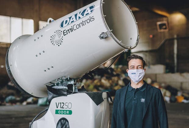 10.04.2020, Hopfgarten im Brixental, AUT, Coronaviruskrise, Oesterreich, im Bild Desinfektion mittels Schneekanone waehrend der Coronavirus Pandemie vor disinfection with a snow blower during the coronavirus pandemic, Hopfgarten im Brixental, Austria on 2020 04 10.