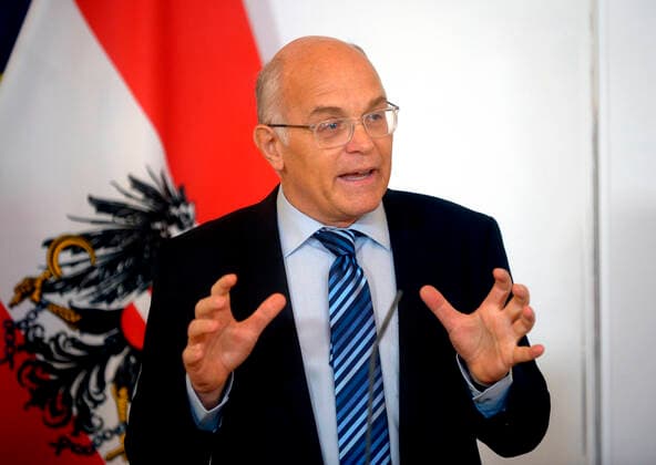 Wien 10.04.2020, Wien, AUT, Akutelle Entwicklungen zur Coronaerkrankung in Oesterreich, Pressekonferenz zu einer repraesentativen Stichprobenerhebung zu Covid19-Erkrankungen, im Bild Guenther Ogris (SORA) Guenther Ogris (SORA) during a press conference on a representative sample survey on Covid19 diseases of Austrian Goverment about the Coronavirus Pandemie at the Wien, Austria on 2020 04 10.