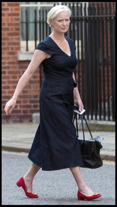 . 10 04 2020. London, United Kingdom. Coronavirus Briefing In Downing Street. Ruth May, Chief Nursing Officer, England arrives in Downing Street ahead of Covid-19 briefing.  xMartynxWheatleyx xi-Imagesx IIM-21010-0001