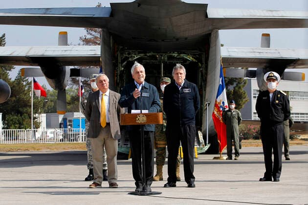 Santiago, April 10, 2020 The President of the Republic, Sebastian Pinera, accompanied by the Ministers of Defense, Alberto Espina, and Health, Jaime Manalich, inspects the support operations of the Armed Forces for global coronavirus pandemic, visiting facilities of Group 10 of the Fach Dragomir Yankovic Aton Chile, Santiago Chile Aton 411207 Copyright: DRAGOMIRxYANKOVIC ATONxCHILE