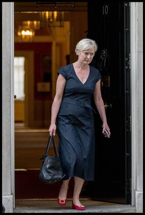 . 10 04 2020. London, United Kingdom. Coronavirus Briefing In Downing Street. Ruth May, Chief Nursing Officer, England departs Downing Street following Covid-19 briefing.  xMartynxWheatleyx xi-Imagesx IIM-21010-0021