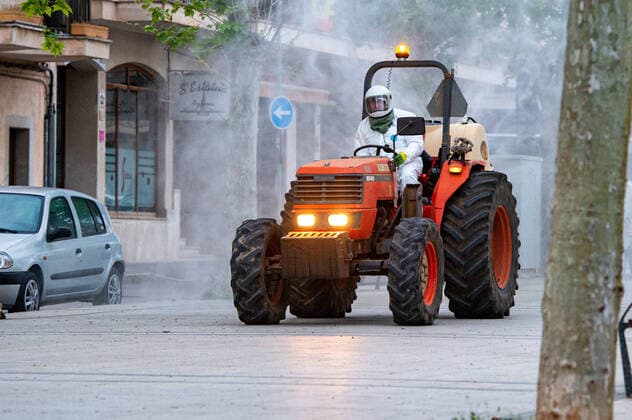 20200410 Corona Lock Down PALMA DE MALLORCA, SPAIN - APRIL 10 2020 : Tractor disinfects streets in Llucmajor in Mallorca at - Corona Lock Down on April 10, 2020 in Palma de Mallorca, . Palma de Mallorca Baleares Spain