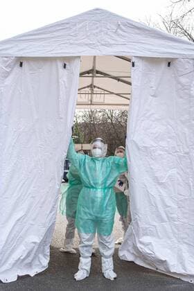 A mobile test tent for performing the test for the coronavirus in Gdynia A mobile test tent for performing the test for the coronavirus on April 10, 2020 in Gdynia, Poland... Potentially all infectected patients ican carry out the examination without leaving the car EN_01424307_0020 