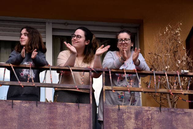 April 10, 2020, Vendrell, Spain: A family applaud from the terrace of their house to show gratitude to the Covid-19 fighters..In the third fourth of confinement decreed by the Government of Spain since March 16, citizens from all over Spain continue to come out onto their terraces and applaud to show their gratitude to all people, such as health workers, police, firefighters, supermarket staff, truckers and cleaning staff for their great work in the fight for the Covid-19 health crisis. Vendrell Spain - ZUMAs197 20200410_zaa_s197_076 Copyright: xRamonxCostax