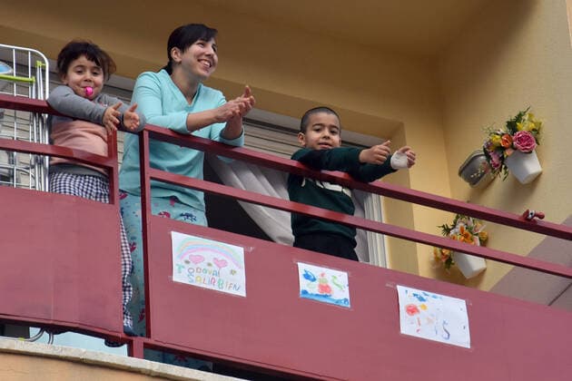 April 10, 2020, Vendrell, Spain: A family applaud from the terrace of their house to show gratitude to the Covid-19 fighters..In the third fourth of confinement decreed by the Government of Spain since March 16, citizens from all over Spain continue to come out onto their terraces and applaud to show their gratitude to all people, such as health workers, police, firefighters, supermarket staff, truckers and cleaning staff for their great work in the fight for the Covid-19 health crisis. Vendrell Spain - ZUMAs197 20200410_zaa_s197_077 Copyright: xRamonxCostax
