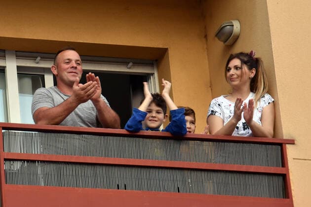 April 10, 2020, Vendrell, Spain: A family applaud from the terrace of their house to show gratitude to the Covid-19 fighters..In the third fourth of confinement decreed by the Government of Spain since March 16, citizens from all over Spain continue to come out onto their terraces and applaud to show their gratitude to all people, such as health workers, police, firefighters, supermarket staff, truckers and cleaning staff for their great work in the fight for the Covid-19 health crisis. Vendrell Spain - ZUMAs197 20200410_zaa_s197_088 Copyright: xRamonxCostax