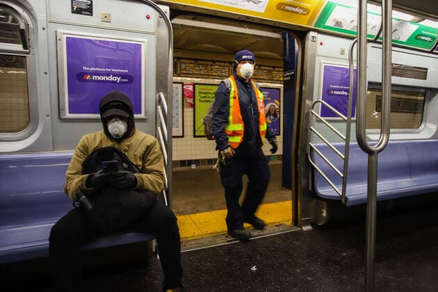 April 10, 2020, New York, NEW YORK, EUA: New York Metro is seen empty during COVID-19 coronavirus pandemic in the United States. New York USA - ZUMAc233 20200410_zsp_c233_034 Copyright: xVanessaxCarvalhox