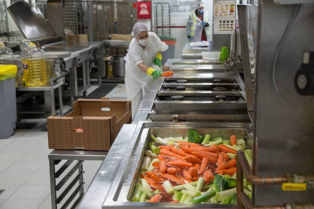 Spain: Field Hospital at IFEMA for COVID-19 patients The interior of the kitchen of the IFEMA Field Hospital in Madrid where the food of hundreds of Covid-19 patients is prepared. Madrid Madrid Spain Copyright: FerxCapdeponxArroyo