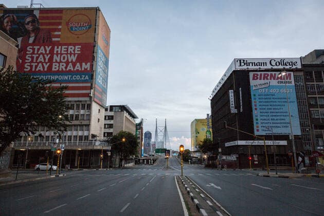 (200411) -- JOHANNESBURG, April 11, 2020 (Xinhua) -- Photo taken on April 10, 2020 shows an empty street in Johannesburg, South Africa. South African President Cyril Ramaphosa on Thursday announced that the country s lockdown aimed at stemming the spread of COVID-19 would be extended for another two weeks. (Photo by Yeshiel Xinhua) SOUTH AFRICA-JOHANNESBURG-COVID-19 