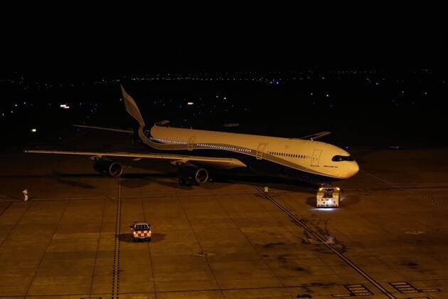 The plane that will transfer to Australia on a repatriation flight to the 112 passengers evacuated from the Australian ship Greg Mortimer, most of them affected by COVID-19, takes off early this Saturday from the Carrasco International Airport, outside Montevideo, Uruguay, 11 April 2020. Repatriation flight of the passengers of an Australian ship evacuated in Montevideo !ACHTUNG: NUR REDAKTIONELLE NUTZUNG!  Copyright: xFedericoxAnfittix AME1954 20200411-637221874003374839