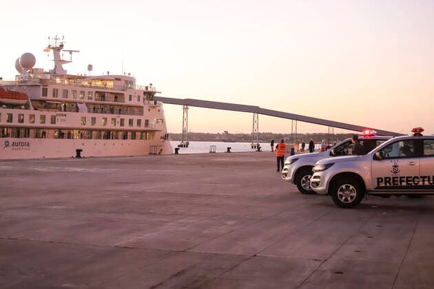 April 10, 2020, Montevideo, Montevideo, Uruguay: The Greg Mortimer cruise ship docks in the port in Montevideo to evacuate and repatriate 112 Australian and New Zealand tourists, some of them infected with COVID-19. Montevideo Uruguay - ZUMAz106 20200410_zip_z106_004 Copyright: xMauricioxZinax