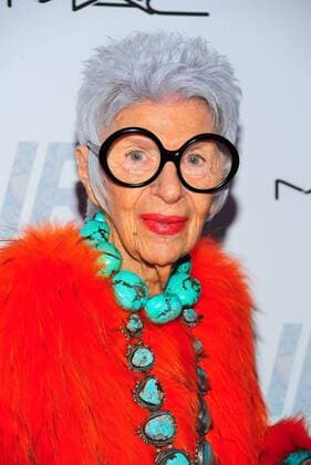 IMAGO ICONS: Iris Apfel Iris Apfel at arrivals for IRIS Premiere, The Paris Theatre, New York, NY April 22, 2015. Photo By: Gregorio T. Binuya Everett Collection For usage credit please use; Gregorio T. Binuya !ACHTUNG AUFNAHMEDATUM GESCHÃ„TZT! PUBLICATIONXNOTxINxCANxCHNxFRAxITAxJPNxNORxPOLxRUSxESPxUKxUSA Copyright: xGregorioxT.xBinuya EverettxCollectionx 1522A11 XX008