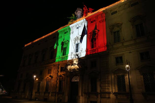 Coronavirus in Italien, Palazzo della Consulta in Rom in Landesfarben Rome coronavirus emergency in the photo the headquarters of the Consulta illuminated by the tricolor for the entire pandemic period (Alberto Lo Bianco Fotogramma, Rome - 2020-04-11) p.s. la foto e utilizzabile nel rispetto del contesto in cui e stata scattata, e senza intento diffamatorio del decoro delle persone rappresentate  Copyright: xAlbertoxLoxBiancox xFOTOGRAMMAx