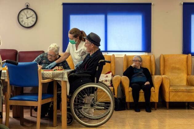 A carer talks to several residents at coronavirus-free Roma retirement home, in the town of Palleja, Barcelona, Spain, 11 April 2020. Despite almost all countries adopting specific measures to protect nursing homes from the ongoing pandemic of the COVID-19 disease caused by the SARS-CoV-2 coronavirus, they have become one of the main source of infection, with their elderly residents constituting the main at-risk group that is especially vulnerable to the virus devastating spread. Inside a coronavirus-free retirement home in Catalonia !ACHTUNG: NUR REDAKTIONELLE NUTZUNG!  Copyright: xEnricxFontcubertax GRAFCAT4562 20200411-637222067803577754