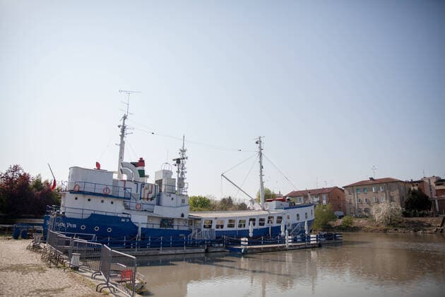 Italy: Dock of Ferrara during the COVID-19 The beautiful dock of Ferrara with peace and quiet during the COVID-19 emergency. Ferrara Emilia Romagna Italy Copyright: CarloxVergani