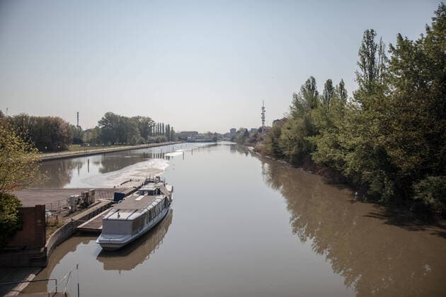 Italy: Dock of Ferrara during the COVID-19 The beautiful dock of Ferrara with peace and quiet during the COVID-19 emergency. Ferrara Emilia Romagna Italy Copyright: CarloxVergani