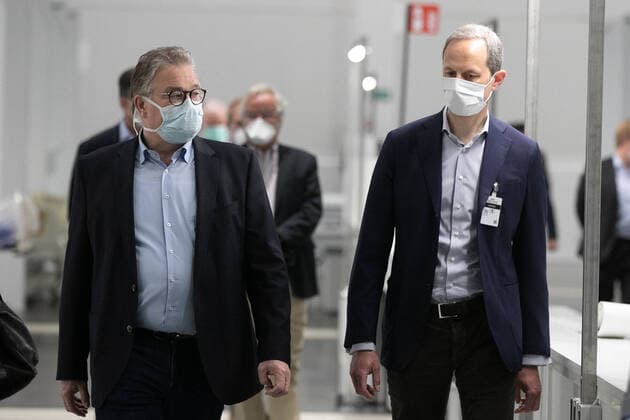 Hannover, 11.04.2020, Staatsminister bei der Bundeskanzlerin Hendrik Hoppenstedt. besucht mit Regionspräsident Hauke Jagau das einsatzbereite, Behelfskrankenhaus für Corona- Patienten,