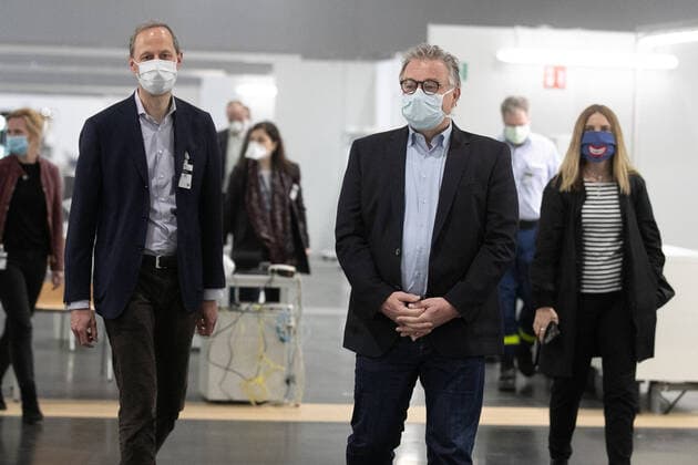 Hannover, 11.04.2020, Staatsminister bei der Bundeskanzlerin Hendrik Hoppenstedt. besucht mit Regionspräsident Hauke Jagau das einsatzbereite, Behelfskrankenhaus für Corona- Patienten,