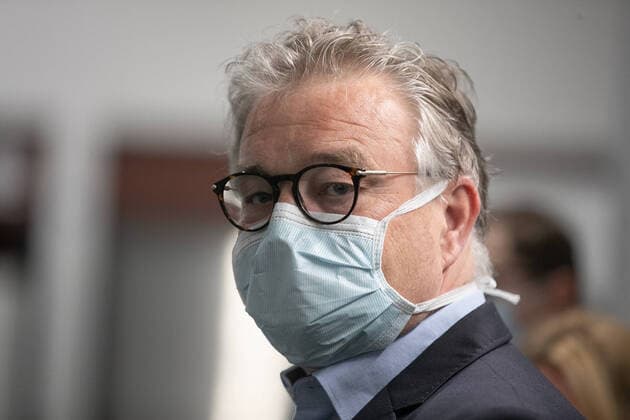 Hannover, 11.04.2020, Staatsminister bei der Bundeskanzlerin Hendrik Hoppenstedt. besucht mit Regionspräsident Hauke Jagau das einsatzbereite, Behelfskrankenhaus für Corona- Patienten, Hauke Jagau , mit Mundschutz,