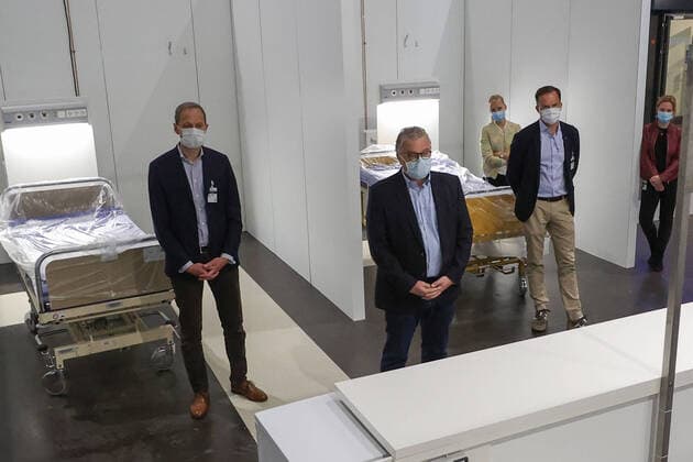 Hannover, 11.04.2020, Staatsminister bei der Bundeskanzlerin Hendrik Hoppenstedt. besucht mit Regionspräsident Hauke Jagau das einsatzbereite, Behelfskrankenhaus für Corona- Patienten,