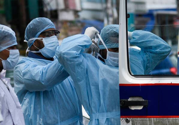 April 11, 2020, Guwahati, Assam, India: Health workers arrived at Athgaon Kabaristan Masjid(Mosque) to take people to the hospital for COVID-19 tests during the nationwide lockdown to curb the spread of coronavirus, in Guwahati. The area has been identified as a COVID-19 hotspot. Guwahati India - ZUMAt232 20200411_zip_t232_008 Copyright: xDavidxTalukdarx