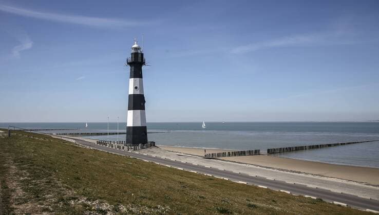 News Bilder des Tages BRESKENS, 11-04-2020 ,strand Dutchnews, Empty beaches in Zeeland during the Easter weekend Breskens. Empty beaches in Zeeland during the Easter weekend  x7783047x Copyright: