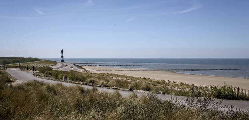 BRESKENS, 11-04-2020 ,strand Dutchnews, Empty beaches in Zeeland during the Easter weekend Breskens. Empty beaches in Zeeland during the Easter weekend  x7783054x Copyright: