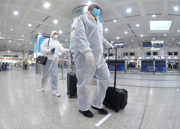 (200411) -- FARWANIYA GOVERNORATE, April 11, 2020 (Xinhua) -- People from the Lebanese community in Kuwait enter the departure hall of Kuwait International Airport in Farwaniya Governorate, Kuwait, April 11, 2020. (Photo by Asad Xinhua) KUWAIT-FARWANIYA GOVERNORATE-COVID-19-LEBANESE COMMUNITY 