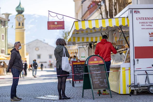 Lienz THEMENBILD - In Oesterreich gelten aufgrund der Covid-19-Pandemie Ausgangsbeschraenkungen, Betretungsverbote und andere Regelungen, die in das Alltagsleben eingreifen. Hier im Bild In Austria, due to the Covid 19 pandemic, exit restrictions, entry bans and other regulations that affect everyday life apply. Here in the picture: .