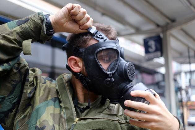 Spain: 29th day of alert status for CoVid-19 Gijon, SPAIN: A Spanish Army soldier putting on the NBQ suit mask during the 29th day of the Spanish Alert State, in Gijon, Spain on April 11, 2020. Gijon Asturias Spain Copyright: AlbertoxBrevers