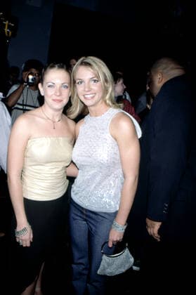 Britney Spears and Melissa Joan Hart arrive at premiere of DRIVE ME CRAZY, in New York City, September 28, 1999 For usage credit please use; Sean Roberts Everett Collection !ACHTUNG AUFNAHMEDATUM GESCHÃ„TZT! PUBLICATIONXNOTxINxCANxCHNxFRAxITAxJPNxNORxPOLxRUSxESPxUKxUSA Copyright: xSeanxRoberts EverettxCollectionx PSDBRSP SR005