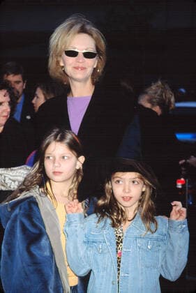Joan Allen and her daughters at premiere of HARRY POTTER & THE SORCERER S STONE, NY 11 11 2001, by CJ Contino For usage credit please use; CJ Contino Everett Collection !ACHTUNG AUFNAHMEDATUM GESCHÃ„TZT! PUBLICATIONXNOTxINxCANxCHNxFRAxITAxJPNxNORxPOLxRUSxESPxUKxUSA Copyright: xCJxContino EverettxCollectionx PSDJOAL CJ003