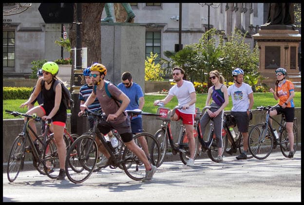 . 11 04 2020. London, United Kingdom. Corona Crisis London. Large groups of cyclists out in Westminster during the Coronavirus crisis lockdown.  xMartynxWheatleyx xi-Imagesx IIM-21013-0009