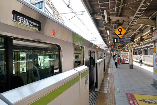 Less than usual passengers are seen at the Harajuku station in Tokyo, Japan on Saturday evening on April 11, 2020.  TKP2020041108 KEIZOxMORI