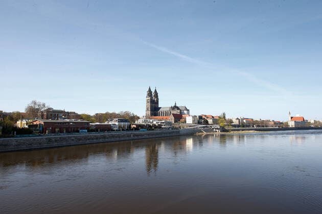11.04.2020, xtgx, Auswirkungen des Corona Virus in Magdeburg, Blick auf den Magdeburger Dom Magdeburg